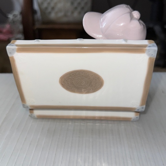 Lladro Figurine My Favorite Place #6795 Boy W/ Teddy Bear in Toy Chest - Picture 5 of 16